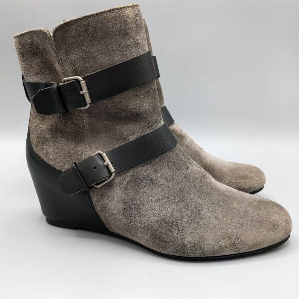 Comfortiva Womens Gray Suede‎ Leather Wedge Ankle Boots Size 7.5 Side Zip Buckle